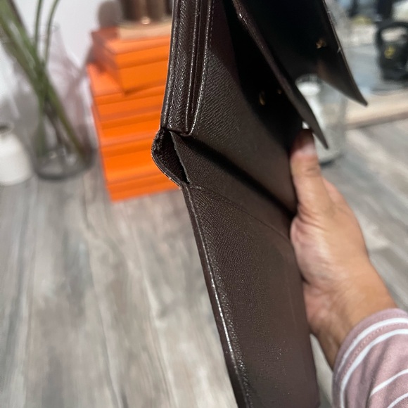 Authentic LV wallet - Picture 10 of 12